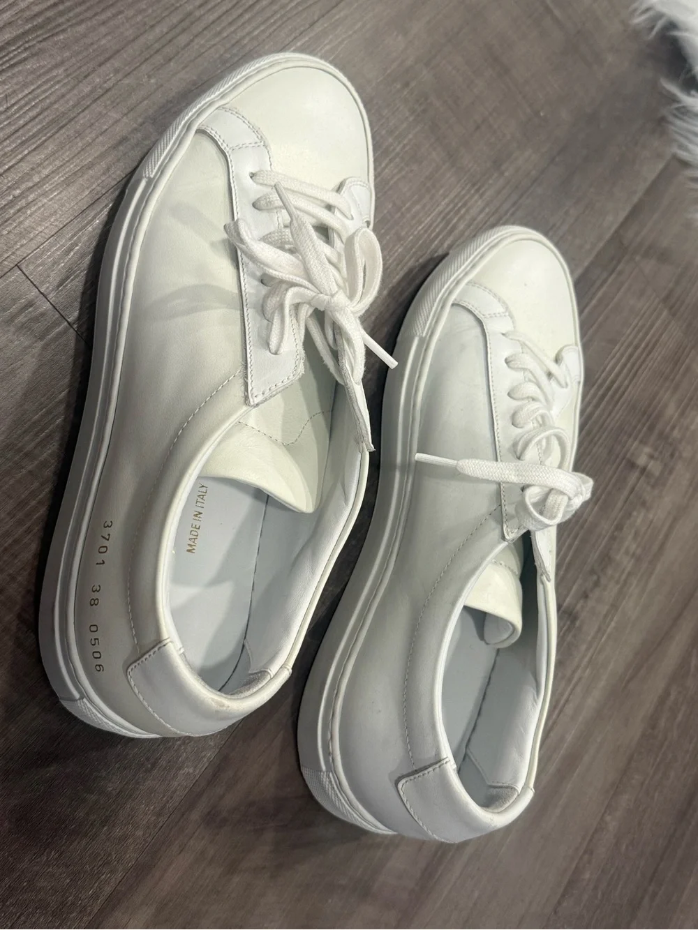 Common Projects White Low-Top Leather Sneakers - LIKE NEW , only used once!